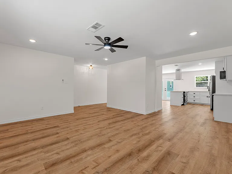 7508 Deaver Dr — Photo 12