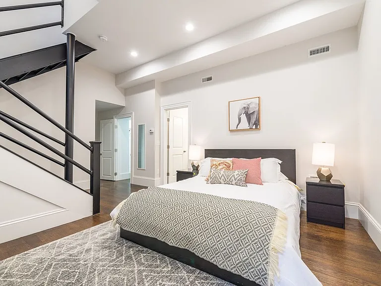 2044 Beacon St #5 — Photo 7