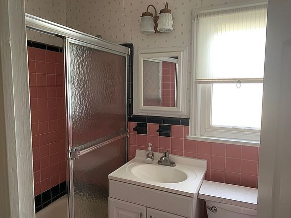 3rd image of 39 Sumpwams Pl