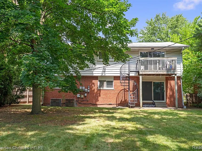 215 Woodsboro Dr — Photo 22
