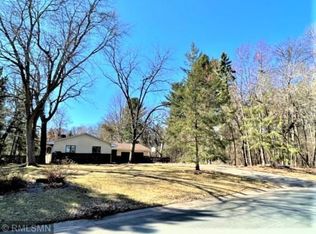 810 Lakeview Dr, Shoreview, MN 55126