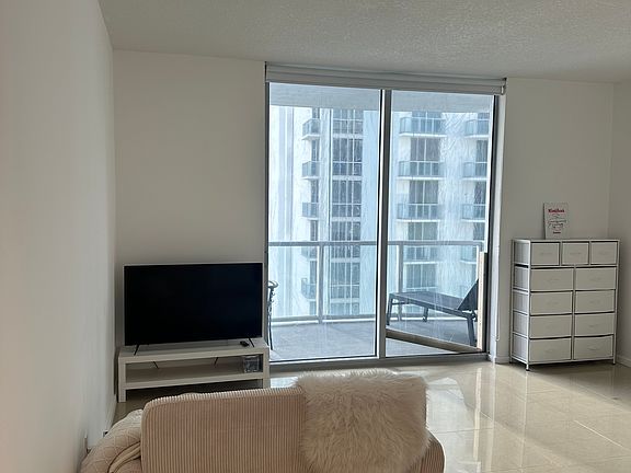 4th image of 1050 Brickell Ave APT 2706