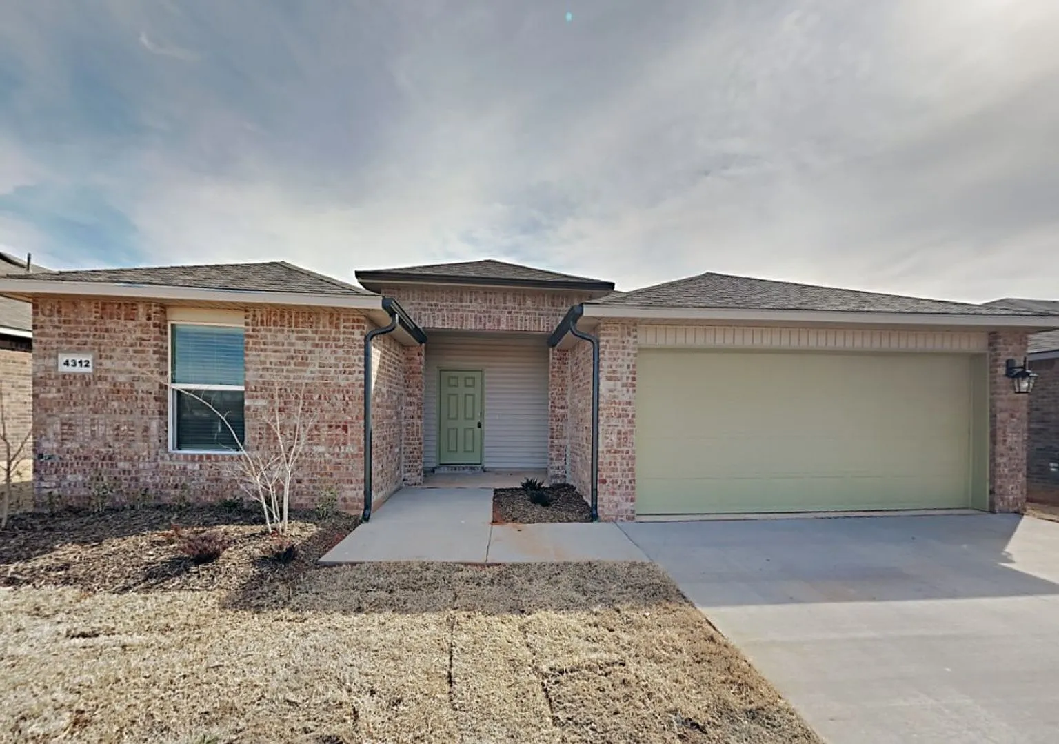 Beautiful Spacious 3 Bed 2 Bath Home in Mustang Schools — Photo 1