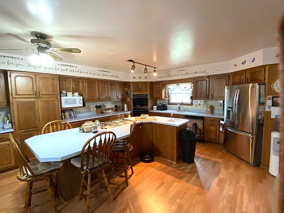 4th image of 330 Brewster St