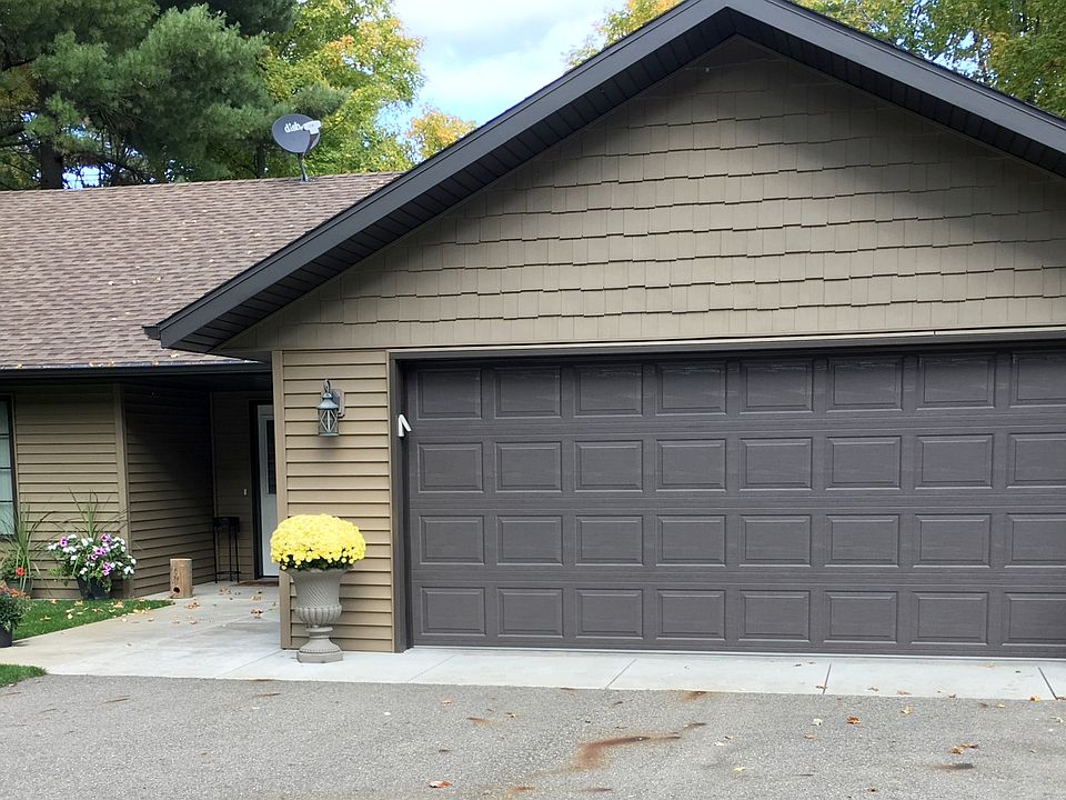 2nd image of 40648 Pequot Dr