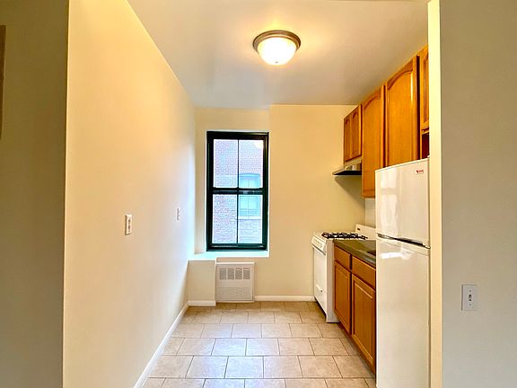 3rd image of 523 E 78th St APT 6A