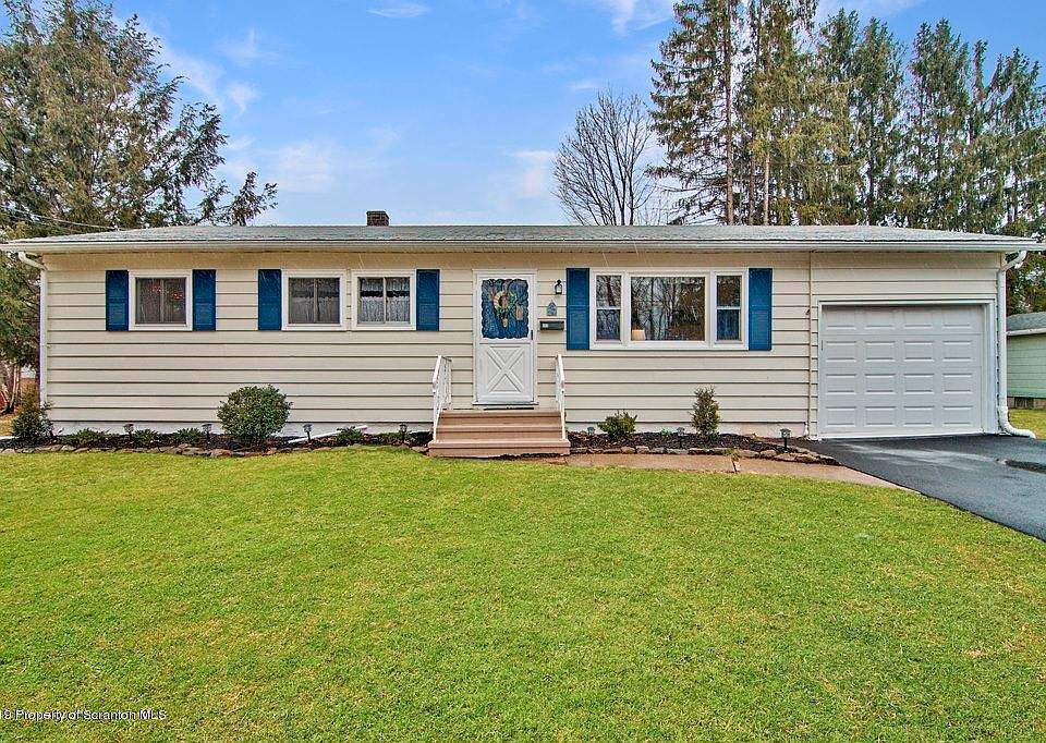 1st image of 403 Haven Ln