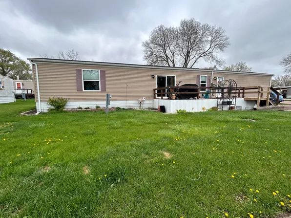 1401 S Main St Trailer 14, Mitchell, SD 57301