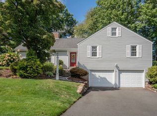 26 Pheasant Hill Dr, West Hartford, CT 06107
