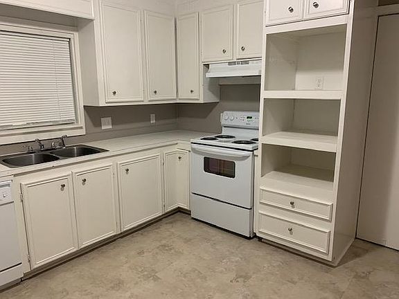 3rd image of 104 King Dr