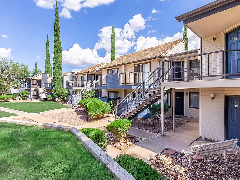 Mountain Steppes Apartments — Photo 9