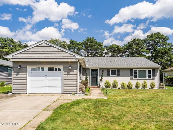 24 Innsbruck Drive, Toms River, NJ 08757