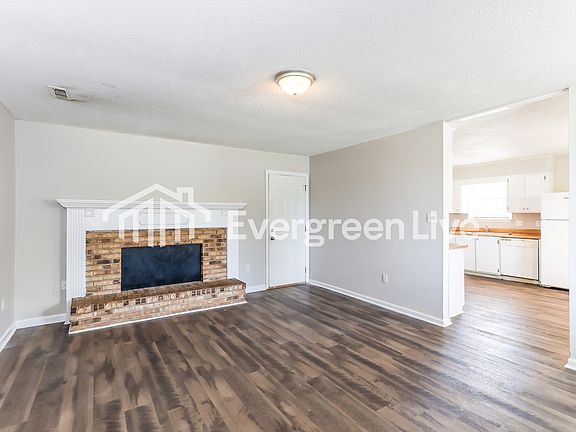3rd image of 2910 Celeste Dr