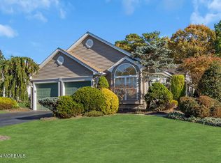 39 Oakmont Rd, Lakewood, NJ 08701