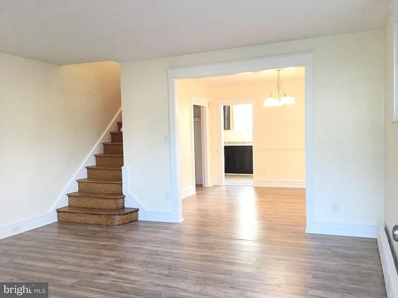 3rd image of 267 W Greenwood Ave