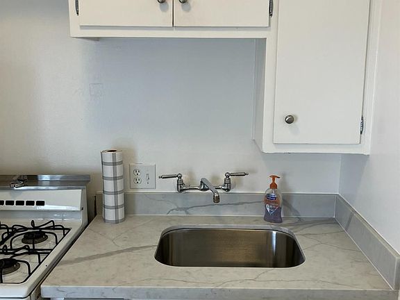 5th image of 300 Cortland Ave APT 4