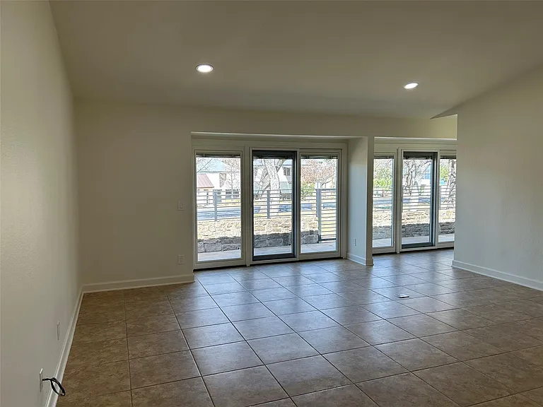 100 Bay Point Dr #7 — Photo 2