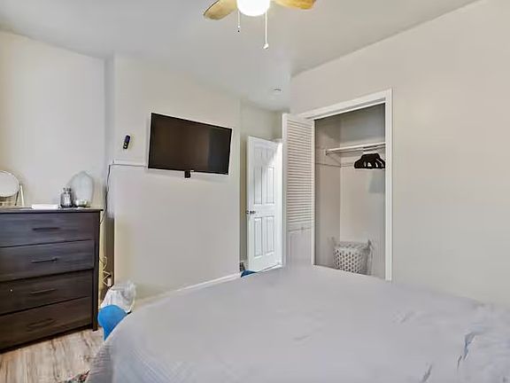 5th image of 5040 Kincaid St