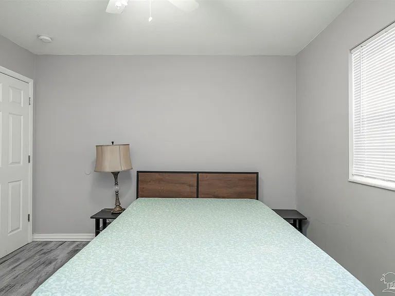 8100 Six Pence Dr — Photo 16