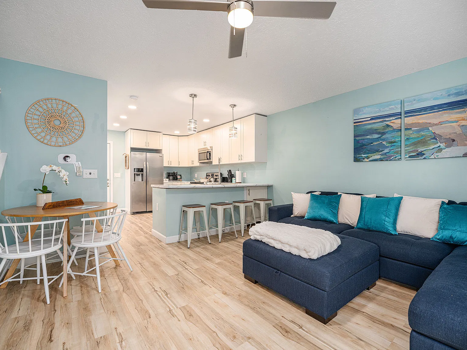 3 bed, 2.5 bath, 1250 sqft, $4,000 — Photo 2