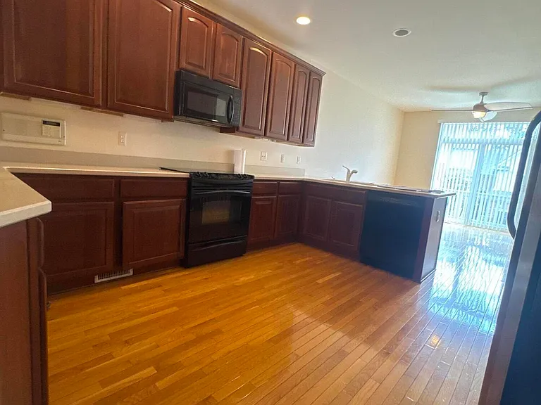 37572 Newburgh Park Cir #33 — Photo 11