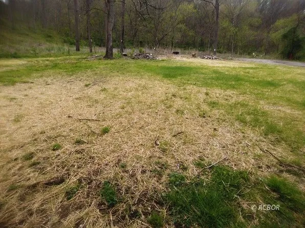 1402 Del Carbo Rd, New Marshfield, OH 45766