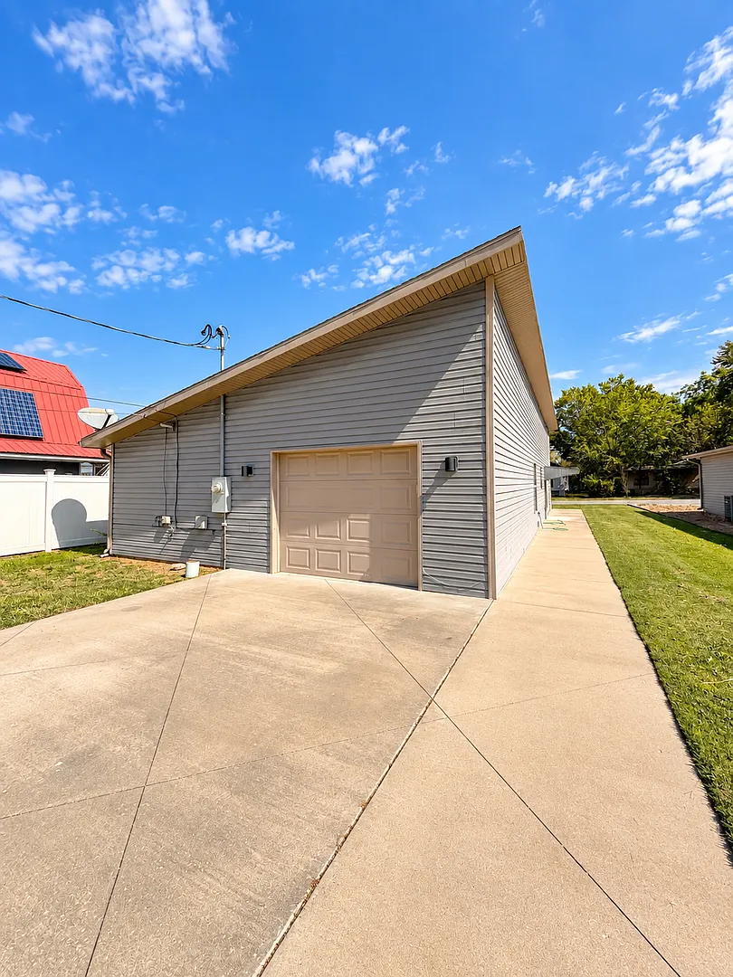 Beautiful 3BR/2BA Home in Joplin, MO! — Photo 2
