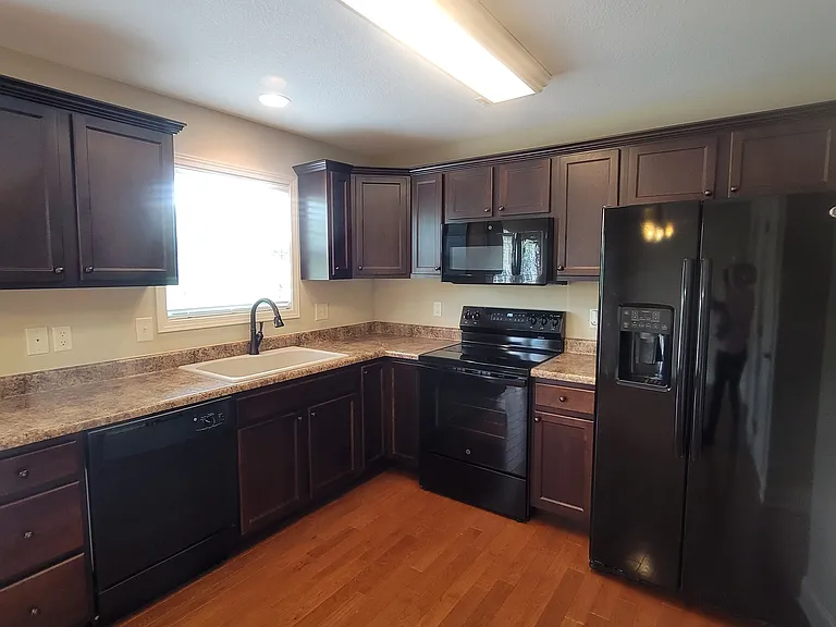 652 Grays Pointe Ct — Photo 7