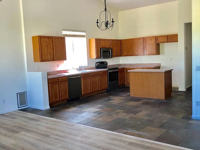 146 E Constitution Ct — Photo 7