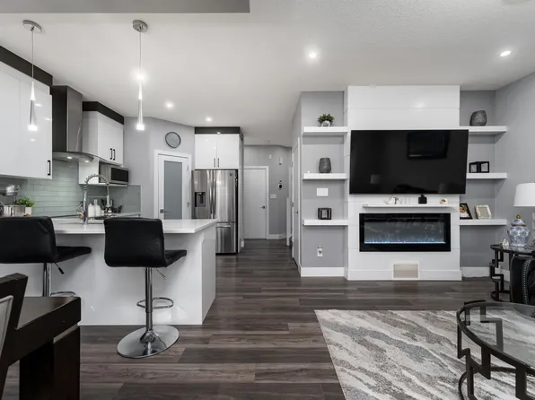 1613 Enright Way NW, Edmonton, AB T6M 0Z3