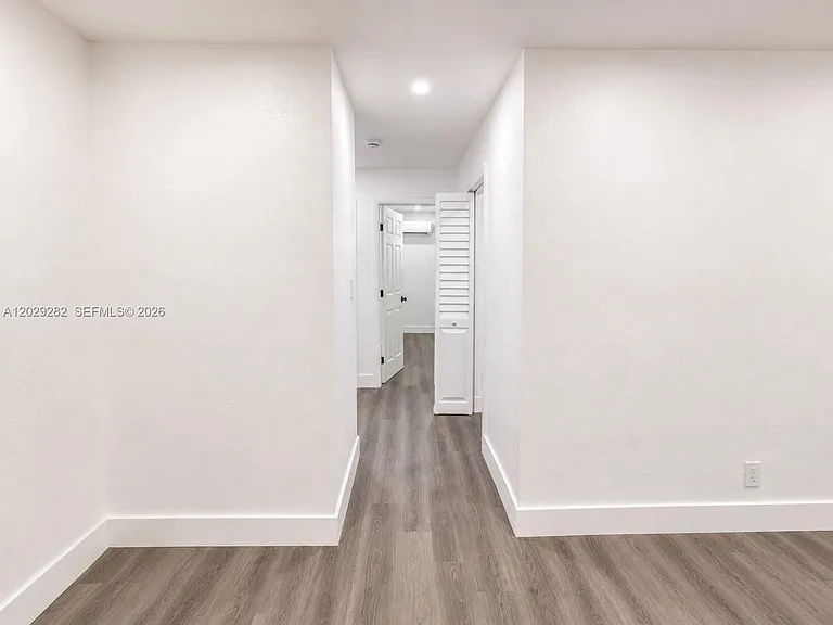 900 NW 8th Ave #4 — Photo 8