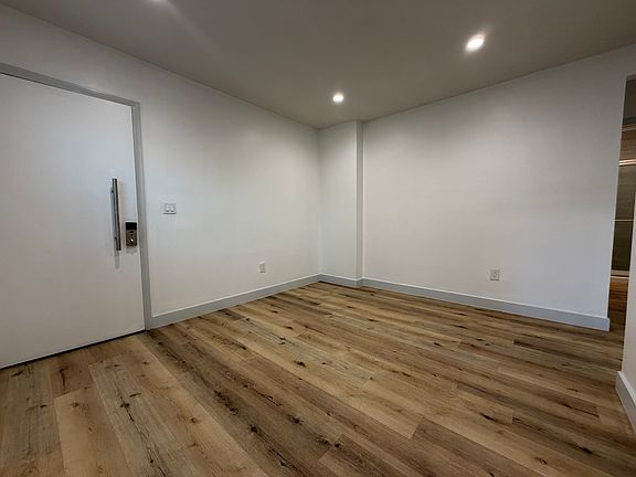 4th image of 00-58 Argonne Ave #8