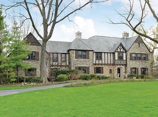 54 Coventry Rd, Northfield, IL 60093