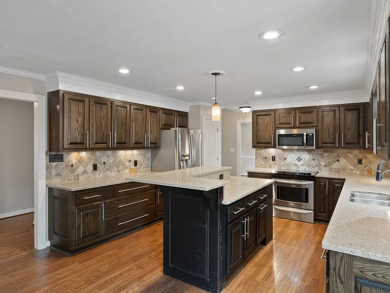 501 Asbury Ct — Photo 15