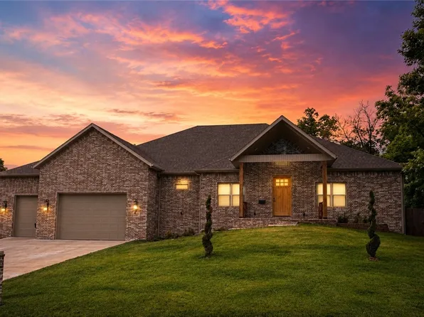 12412 Wildwood Dr, Rogers, AR 72756