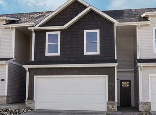 9116 Robinson Dr, West Des Moines, IA 50266