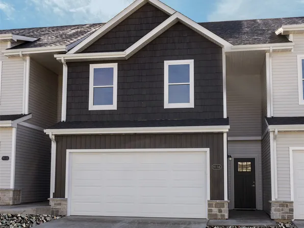 9116 Robinson Dr, West Des Moines, IA 50266