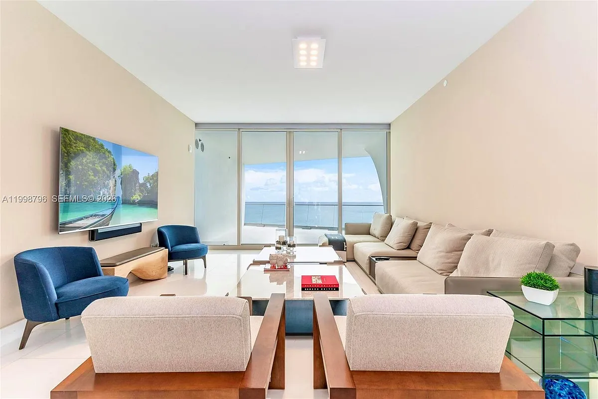 Building Photo - 16901 Collins Ave #903