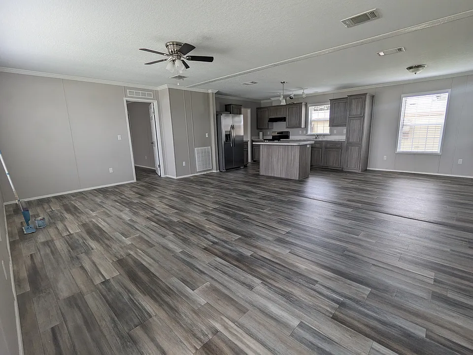 5502 Lansing Dr