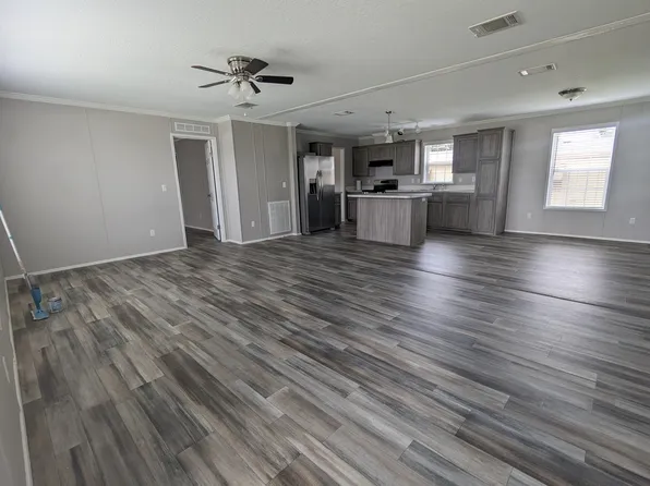 5502 Lansing Dr, Wildwood, FL 34785