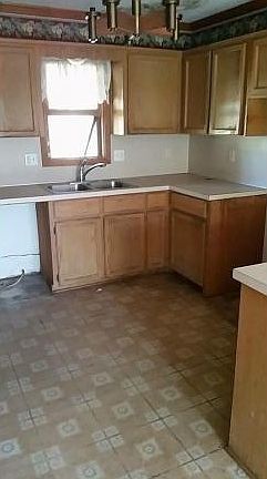 3rd image of 204 Williford Dr