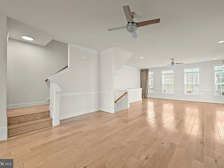 212 Upper Brook Ter — Photo 18