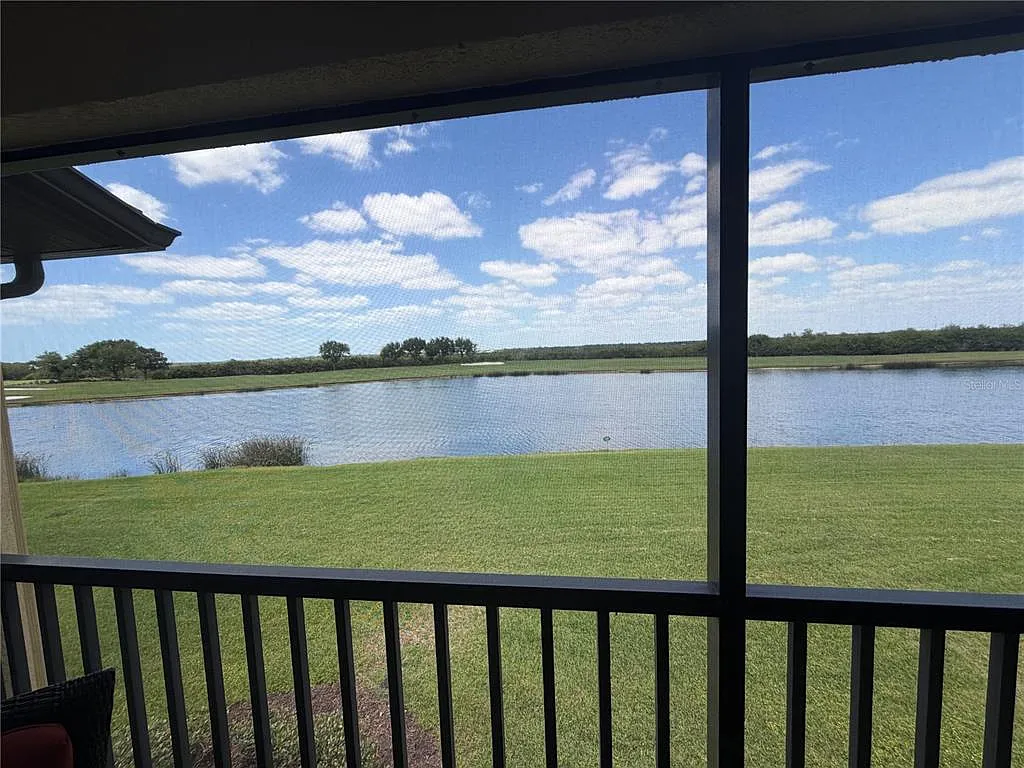2 bed, 2.0 bath, 1561 sqft, $1,749 — Photo 4