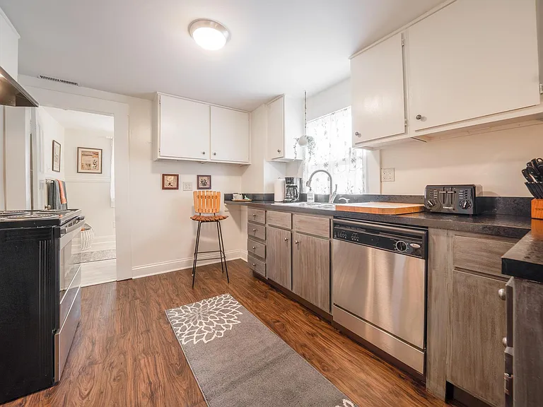 132 E Whittier St — Photo 12