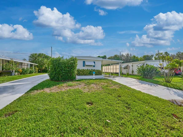 8421 SE SKYLARK Avenue, Hobe Sound, FL 33455