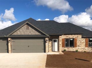 2104 Flynn St, Pea Ridge, AR 72751