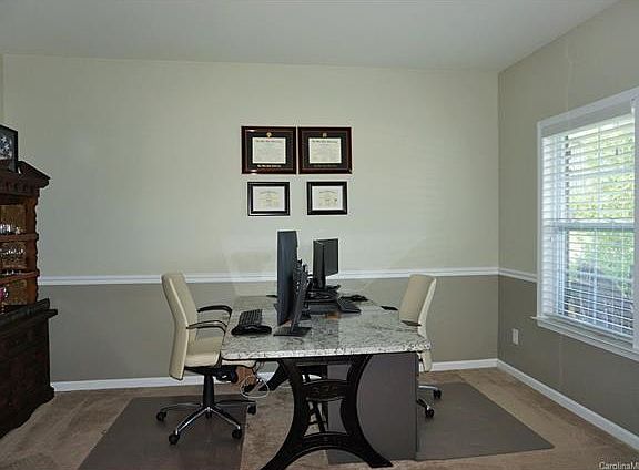 3rd image of 2533 Chatham Dr