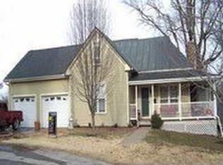 1128 Walnut St, Weston, MO 64098