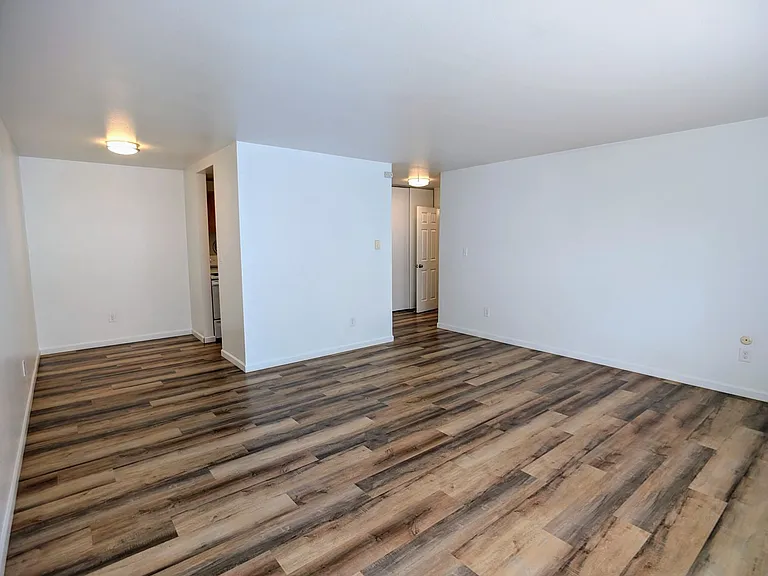 Tiki Apartments — Photo 22