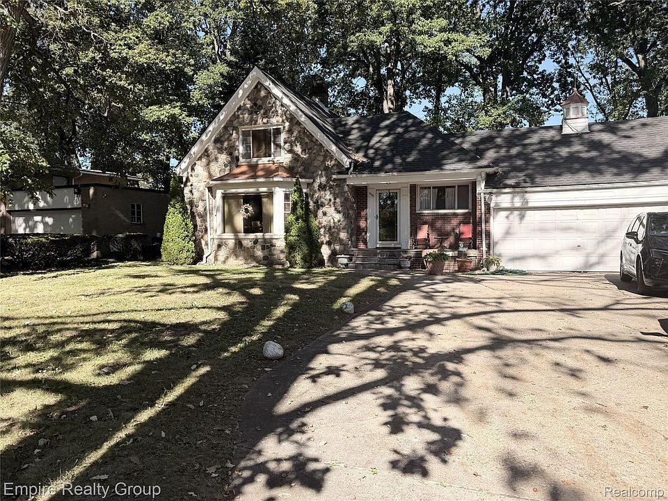 1260 Strathcona Dr, photo 6